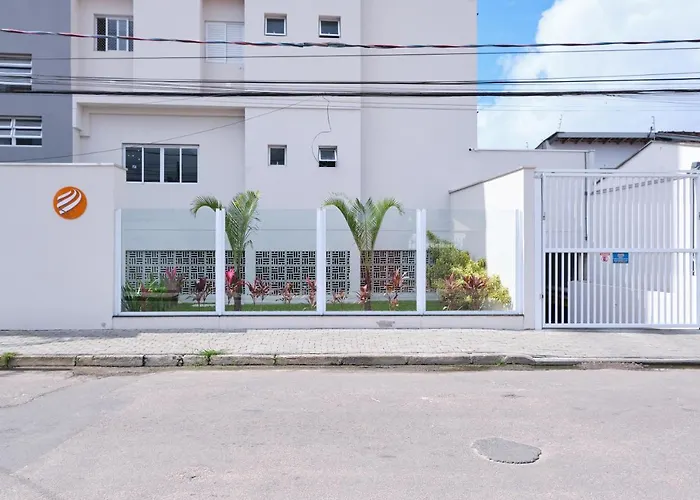 2 QUARTOS com Churrasqueira na Varanda, Piscina, Garagem interna, WiFi 500mbps, Ar Condicionado e Telas de Proteção Ubatuba